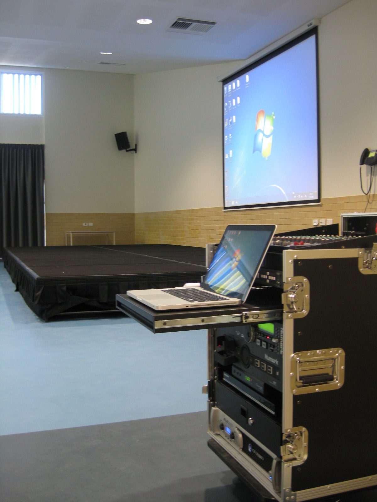 Undercover Area/School Hall High Brightness Projection System - Image 18