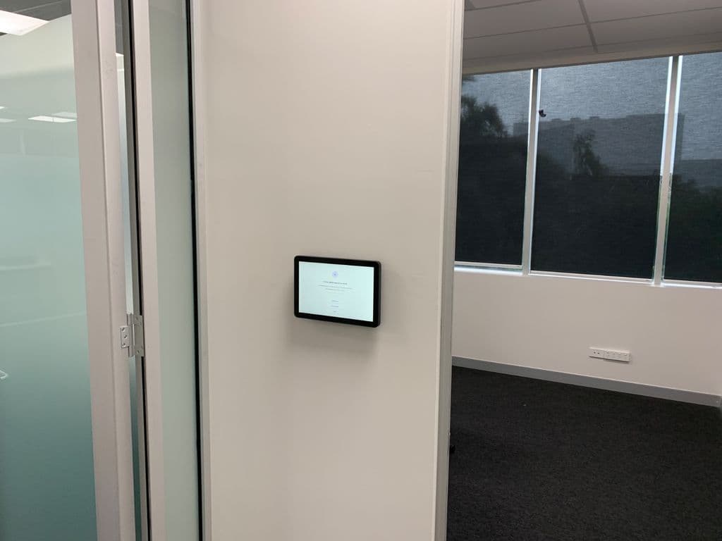 Logitech TAP Scheduler - Room Booking Panel for Meeting Room - Image 6